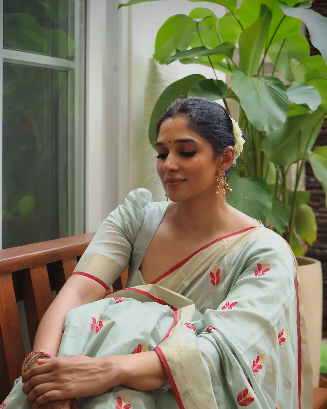 Malayalam Actress Nyla Usha In Green Saree Blouse